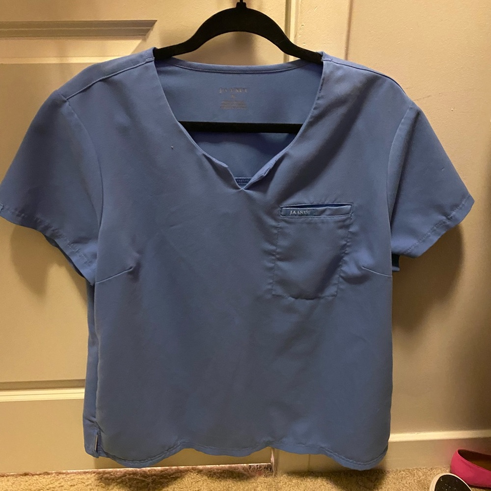 Ciel blue 3 pocket notched top
